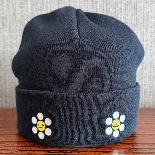 피스메이커 검정색 꽃 블랙 플라워 스마일 자수 비니 니트 모자 남여 공용