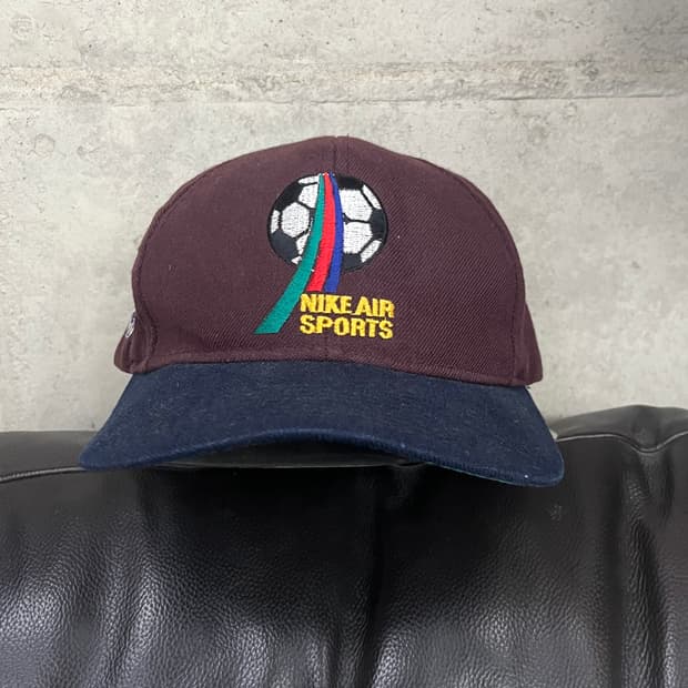 VINTAGE NIKE CAP