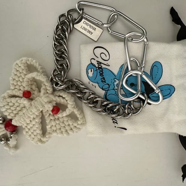 초포바 로위나 나비 크로셰 체인 목걸이