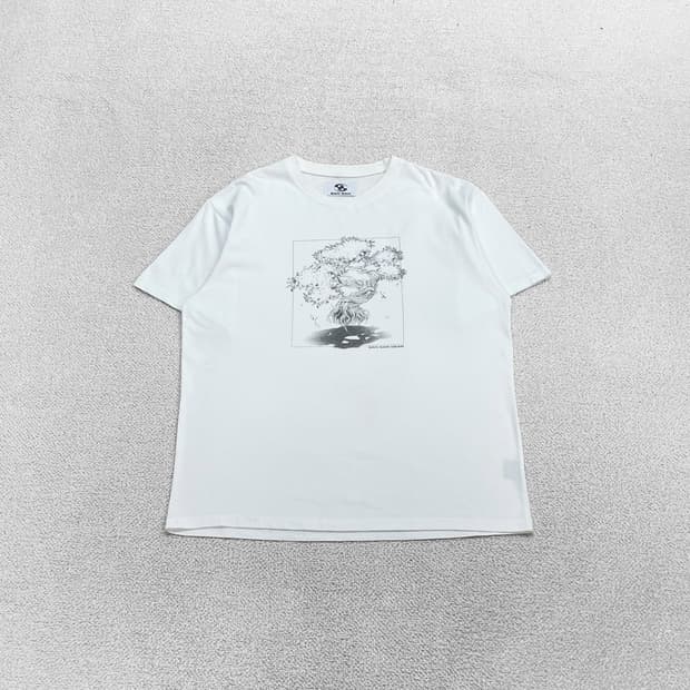 산산기어 나무 그래픽 반팔 티셔츠 화이트