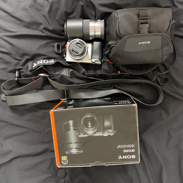 소니 Sony A6400 (렌즈 2개 & 가방 & 픽디자인 스트랩 포함)