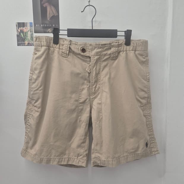 폴로 랄프로렌의 베이지색 면 반바지
사이즈 M