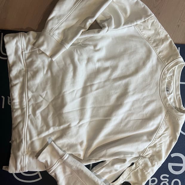 Cp컴퍼니 화이트 맨투맨