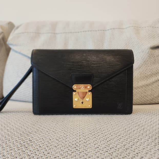 상태최상 루이비통 에삐 금장 세리에 드래곤 세컨드백 클러치백