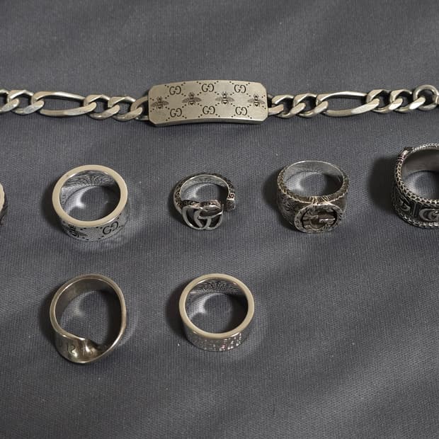 구찌, 메종 마르지엘라 악세사리 일괄 판매