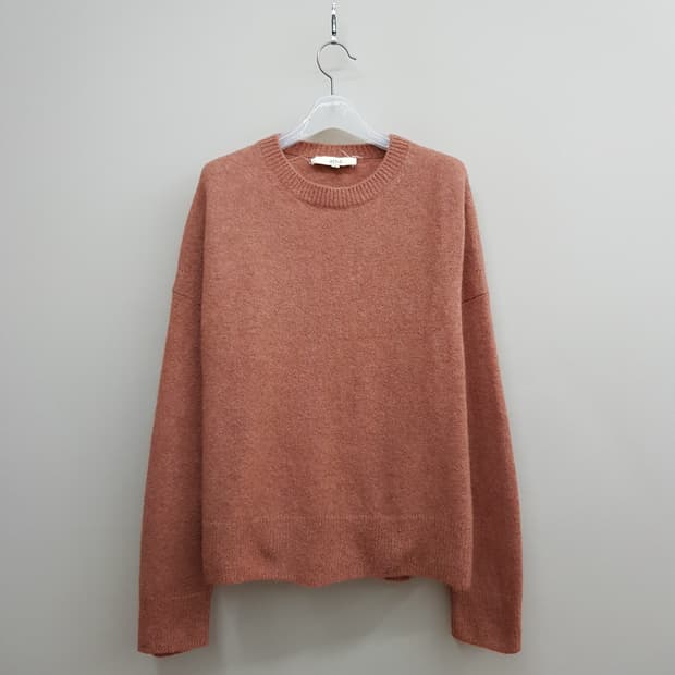 아떼바네사브루노 라운드넥 니트 S사이즈