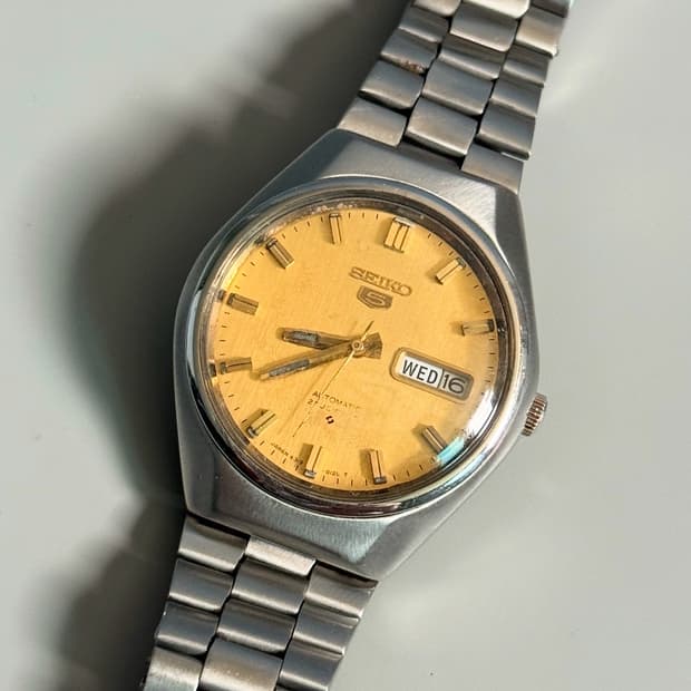 vintage SEIKO 5 Automatic metal watch