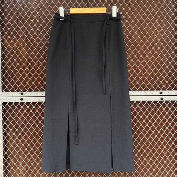 on&on 온앤온 슬릿 펜슬 에이치라인 양모 롱 스커트 S