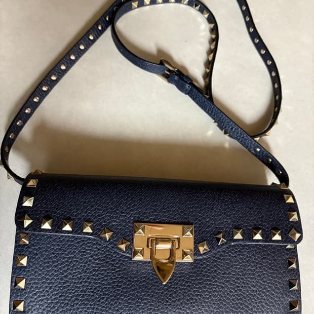 발렌티노 락스터드 스몰 숄더백 딥데님