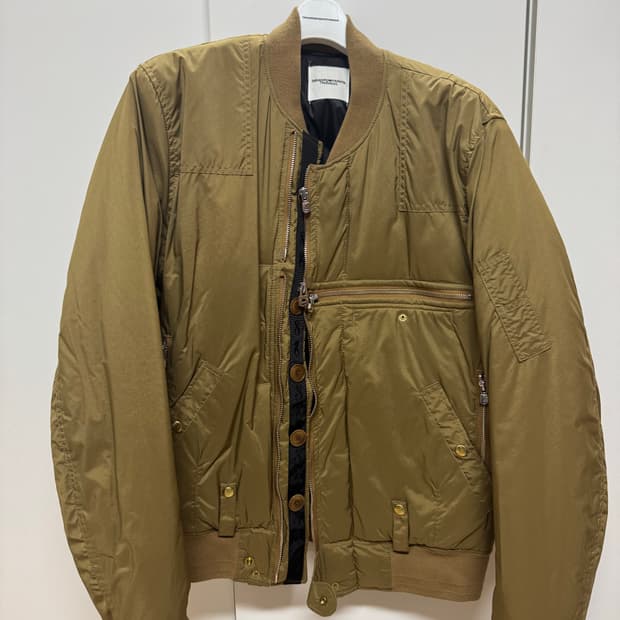 솔로이스트 16aw 봄버 코요태 52