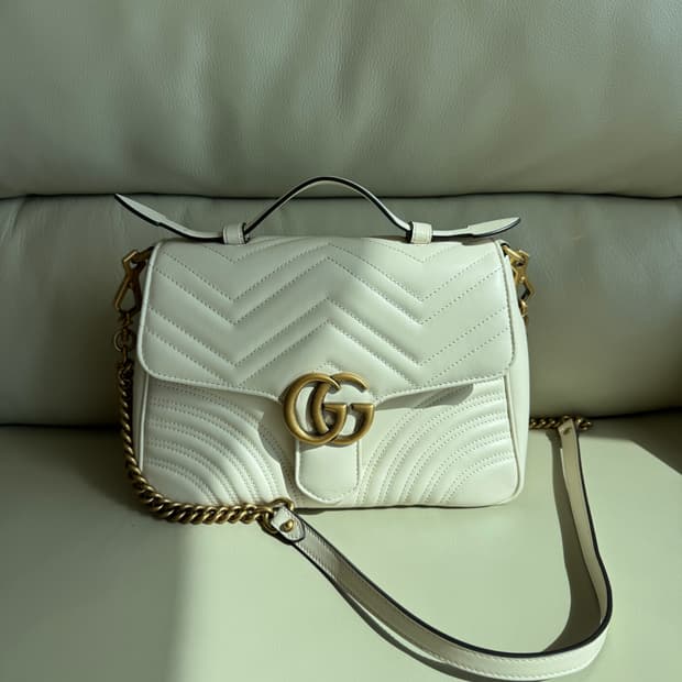 구찌 마몽 마틀라세 탑핸들백 아이보리