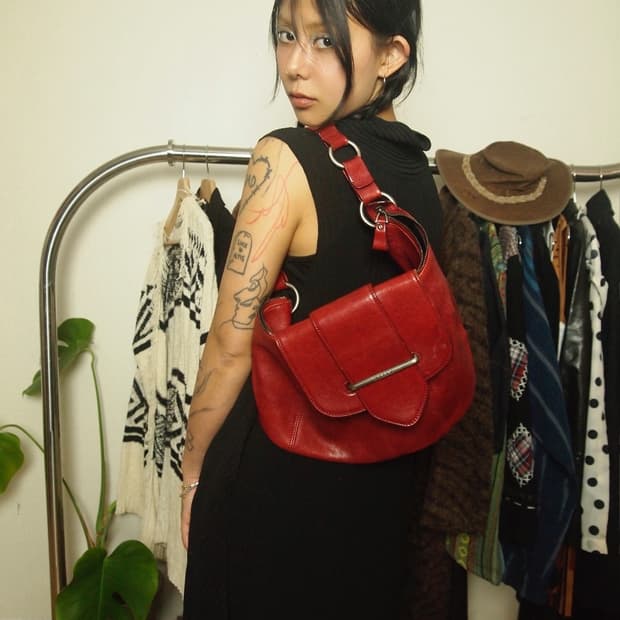 발리 레더 바게트 숄더백