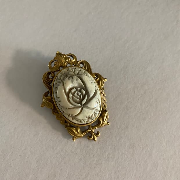 로즈 카빙 빈티지 브로치 겸 팬던트