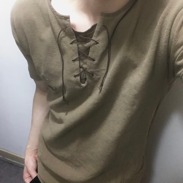 캐피탈 레이스업 반팔 티