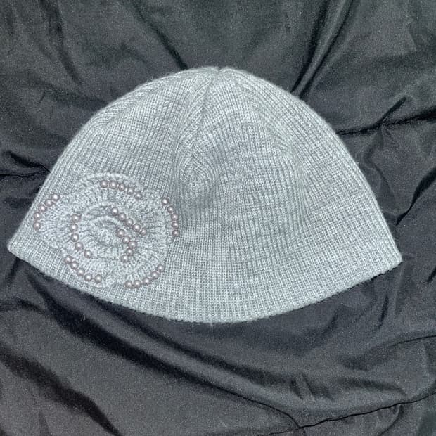 셧업이엑스이 - PEARL CORSAGE BEANIE / MELANGE