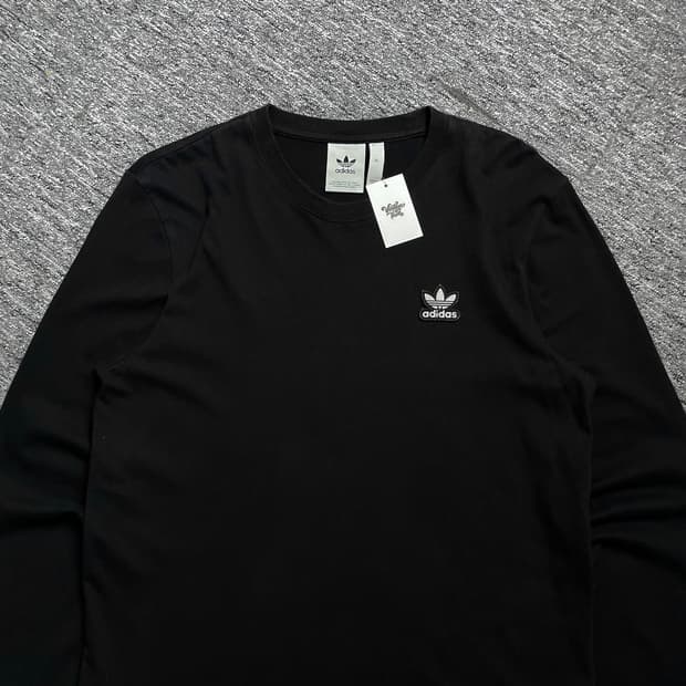 아디다스 퓨추라 블랙 미니멀 롱슬리브 티셔츠y 2125