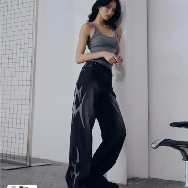 레더리 그래픽 프린트 와이드 데님 팬츠 블랙