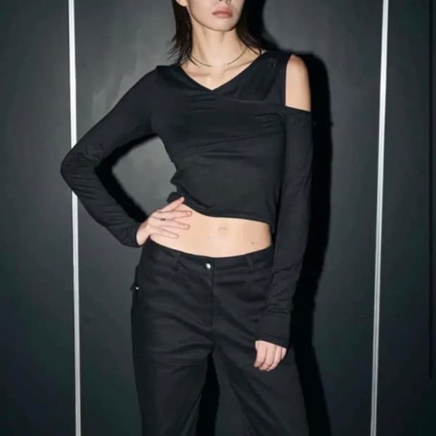 보헤미안서울 원숄더 티