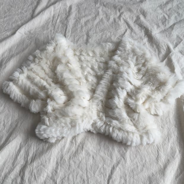 러블리 폭닥 아이보리베이지 래빗퍼 볼레로