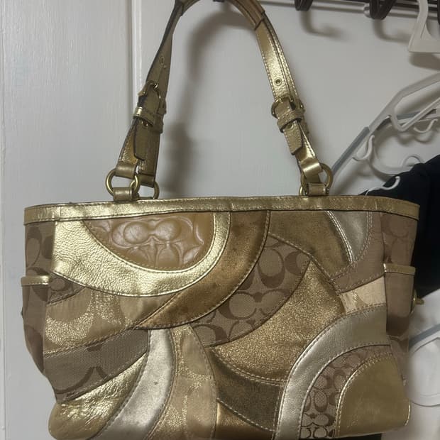 코치 골드컬러 토트백