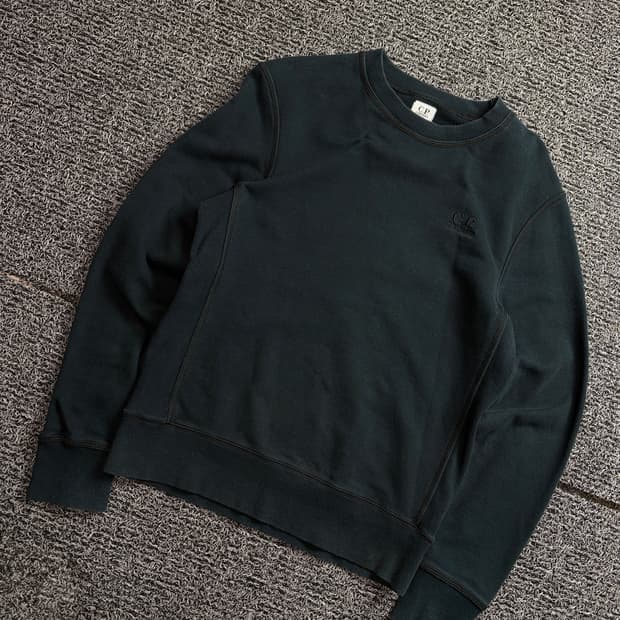 CP 컴퍼니 시그니처 미니멀 크루넥 맨투맨 2322