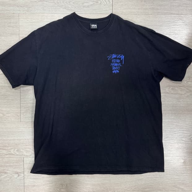 스투시 트라이브 스택 반팔 티셔츠 블랙