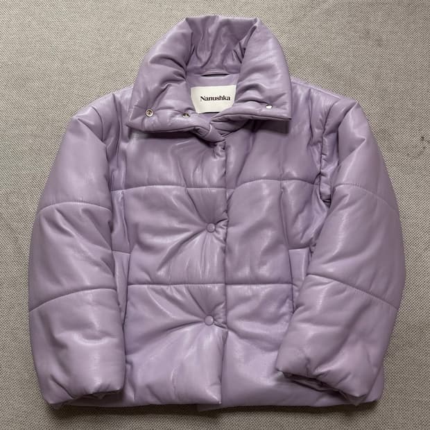 나누슈카(Nanushka) 비건레더 하이넥 패딩 자켓