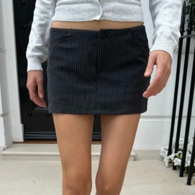 Brandy melville 브랜디멜빌 미니스커트 (속바지내장)