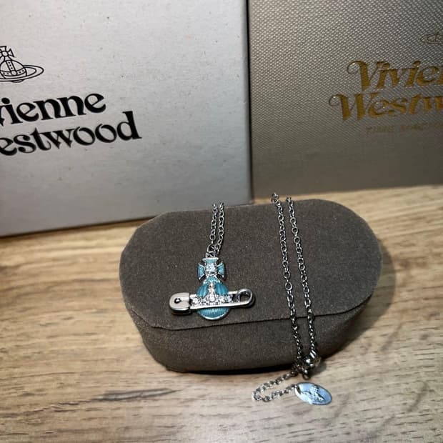 Vivienne Westwood safety pin necklac