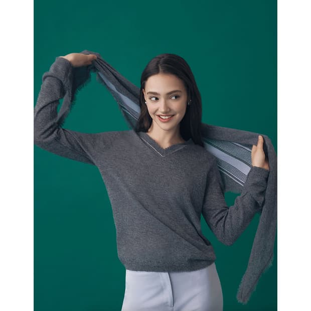 릴리오 by 오일릴리 25 캐시미어 브이넥 니트 (CHARCOAL)