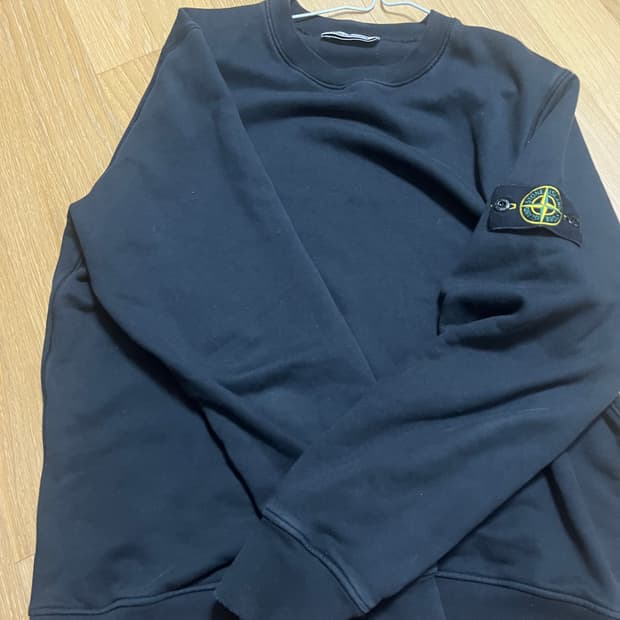 스톤아일랜드 블랙 맨투맨