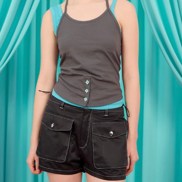 BUTTON STRAP HALTER TOP / charcoal
