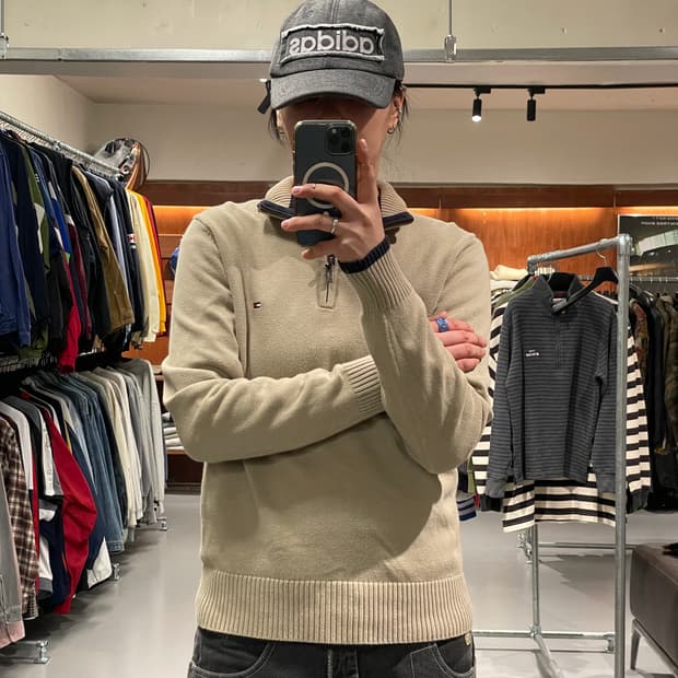 타미힐피거 반집업 니트