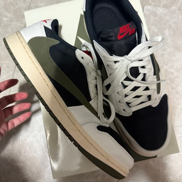 275사이즈 나이키 조던1 트래비스 스캇 로우 미디엄 올리브