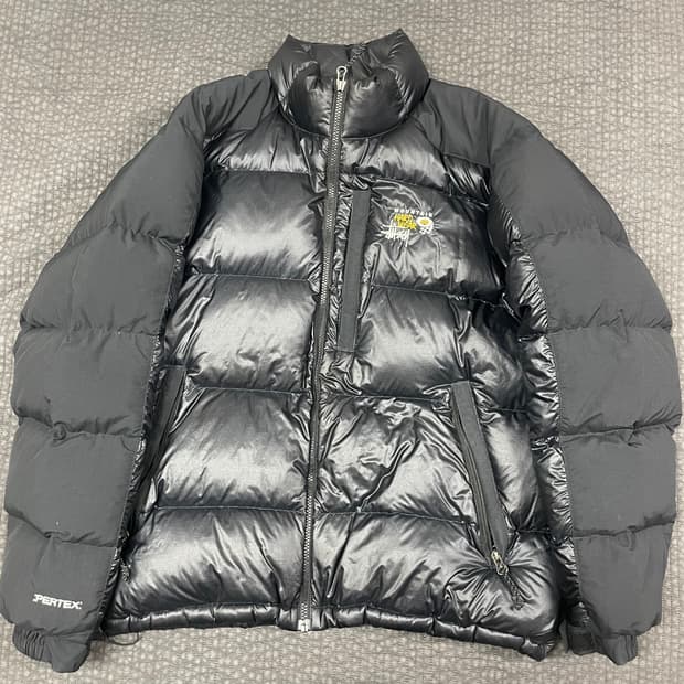 스투시x마운틴하드웨어 콜라보 패딩