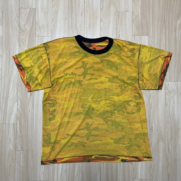 90s Lost In Translation yellow camo 티셔츠