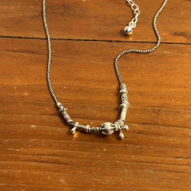Musta karensilver mix necklace