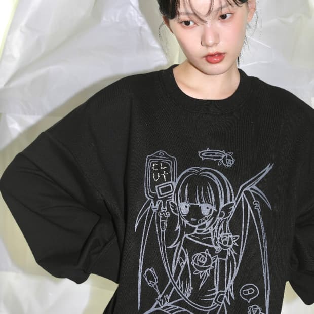 클럿스튜디오  Angel of the Rose 맨투맨 블랙