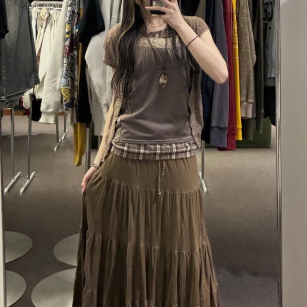 Nostalgic Earthy Girl 🐿️🍂