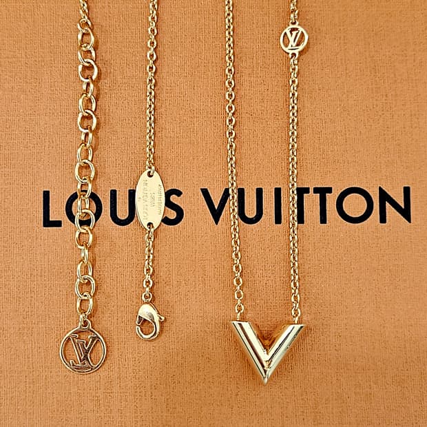 루이비통 에센셜 V 골드 신형 목걸이 [정품/풀세트]
