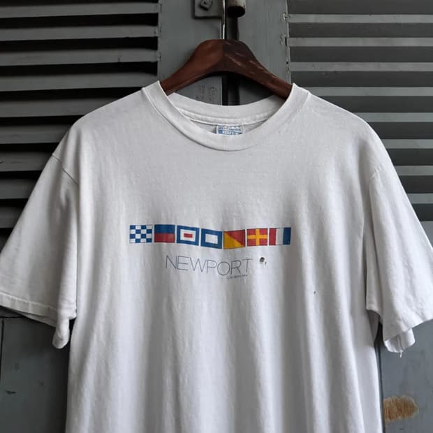 [L]80's USA 빈티지 NEWPORT 플래그 티셔츠