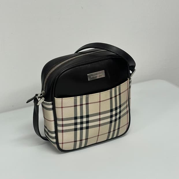 버버리 체크 메탈 로고 카메라백 크로스백
