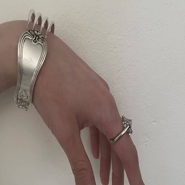 ⠀