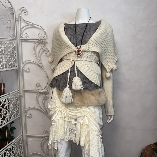 Morgan ivory knit ball off shoulder 가디건