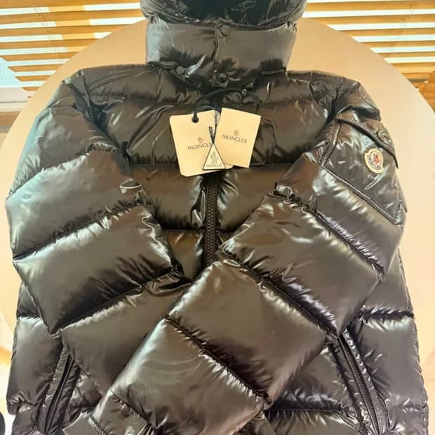 몽클레어 마야 유광패딩 팔아요