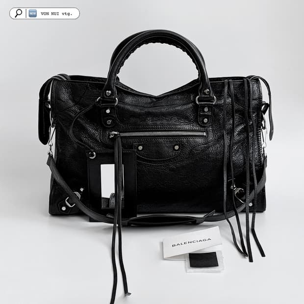 발렌시아가 클래식 시티백 미듐 판매합니다.