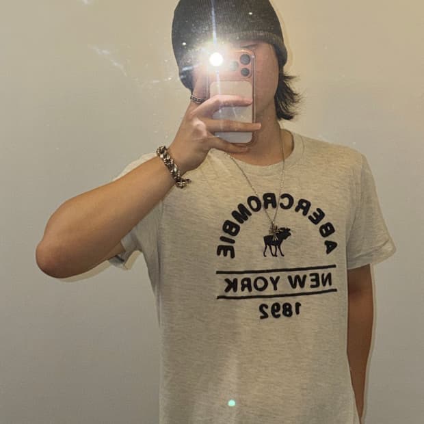 아베크롬비 y2k 티셔츠