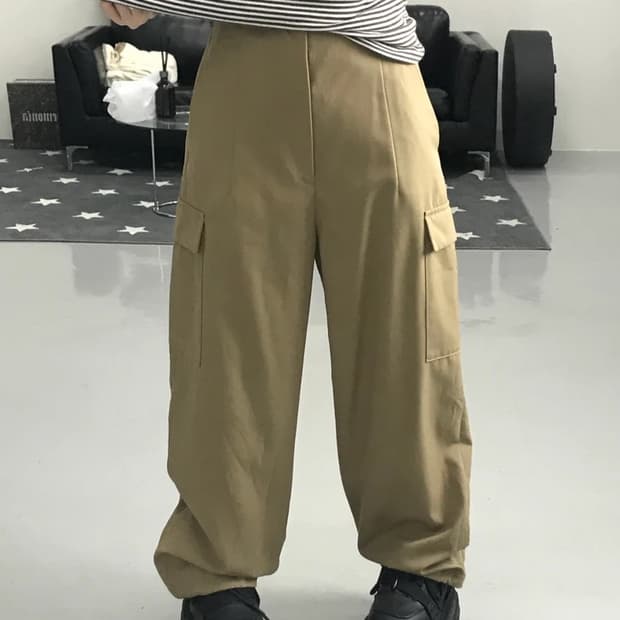 유나이티드에로우즈 베이지 팬츠