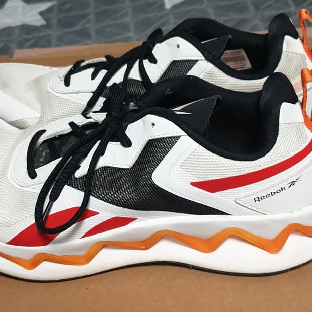 리복 지그 일루션 에너지 스니커즈 (285) FV3838