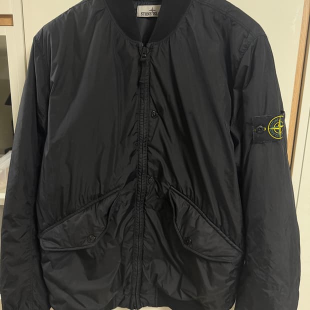 25fw/백화점판 스톤아일랜드 크링클랩스 프리마로프트 블랙 M